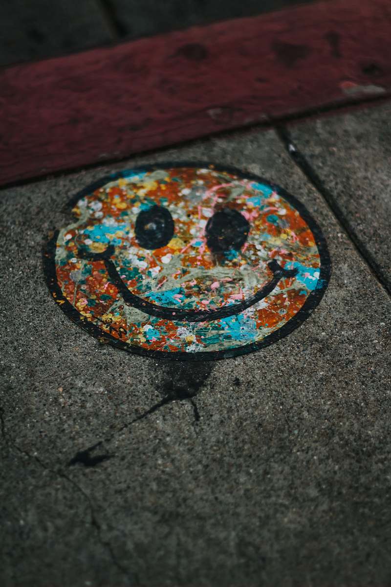melrose round brown and teal smiley print pavement